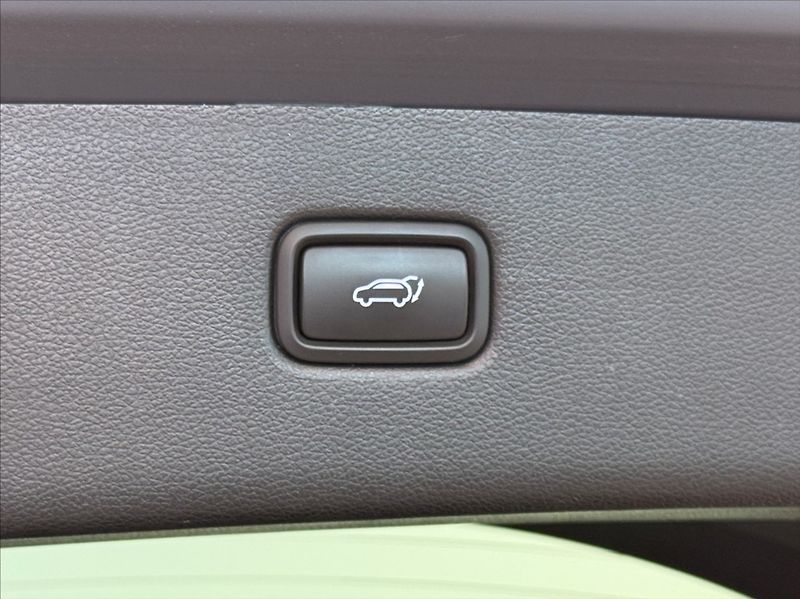 Hyundai Tucson 2,0 CRDI NLINE STYLE PREMIUM - fotka 21 z 23