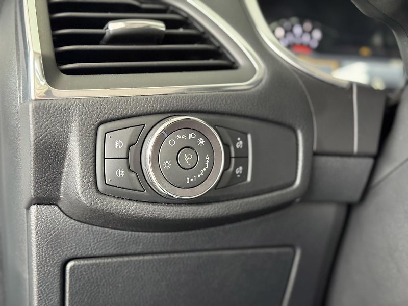 Ford S-MAX 2,0TDCi EB*140kW*AT8*Titanium - fotka 29 z 35