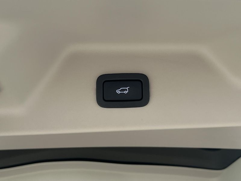 Land Rover Range Rover 4,4 SDV8 VOGUE AWD AUT - fotka 49 z 51