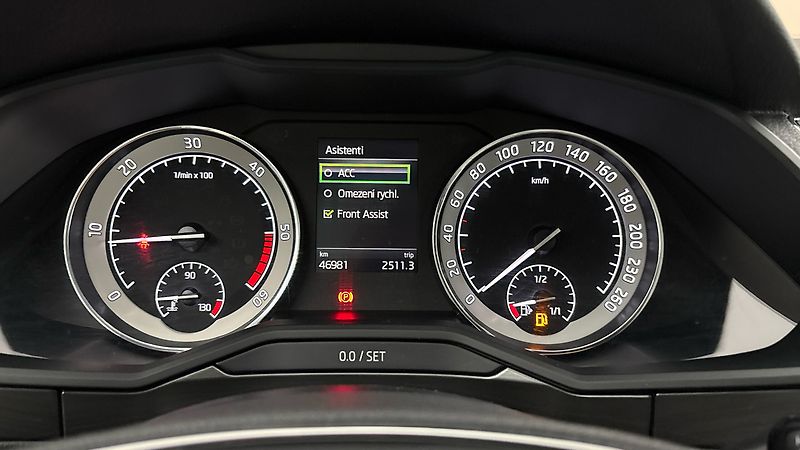Škoda Superb 2.0 TDI Style Combi - fotka 10 z 27