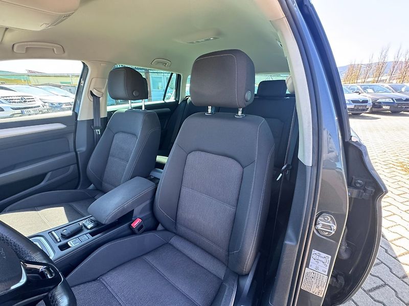 Volkswagen Passat (2015) B8 DSG 2,0 110KW ROZV. BEZ ADB - fotka 20 z 50