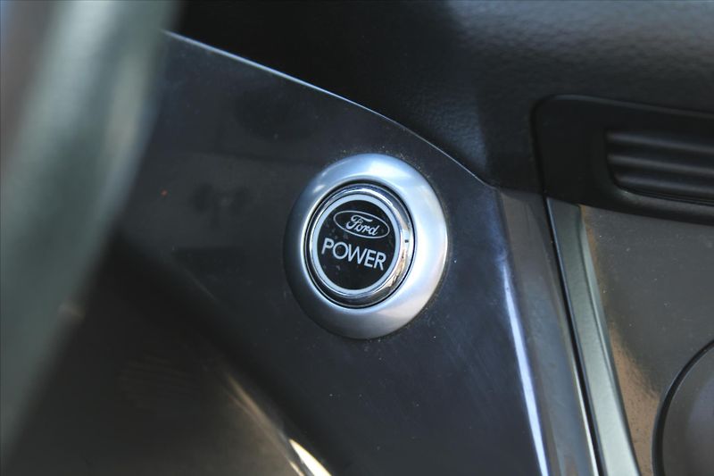 Ford Kuga 2.0TDCi TITANIUM 4X4 PANORAMA - fotka 16 z 24