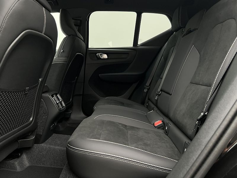 Volvo XC40 (2026) B3 BLACK EDITION PLUS AUT - fotka 26 z 43