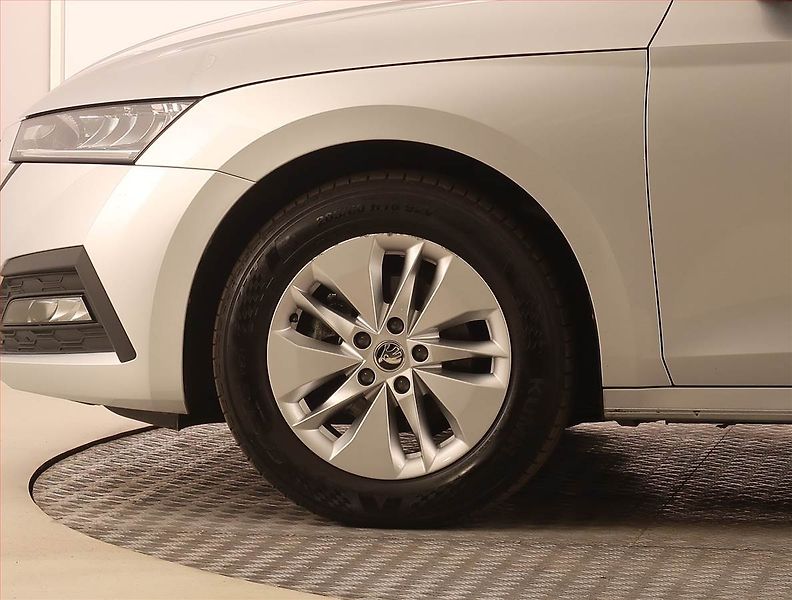 Škoda Octavia (2023) Ambition 2.0 TDI, ČR,1.maj - fotka 14 z 24