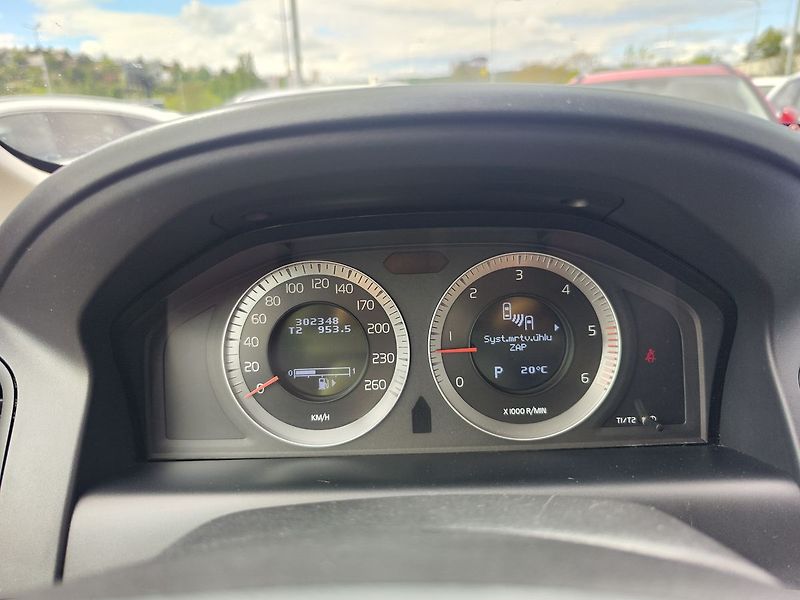 Volvo XC60 D5 2.4/136kW Summum AUT. - fotka 18 z 28