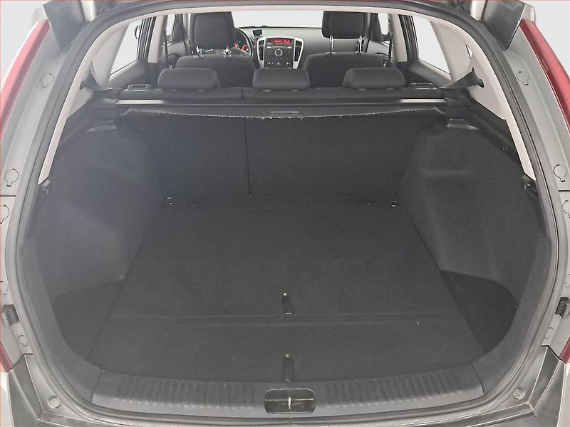 Kia Ceed (2010) 1.6 CRDi, po STK, Tažné - fotka 13 z 19