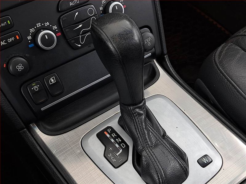 Volvo XC90 (2011) D5, 4X4, Automat, 7 míst - fotka 17 z 22