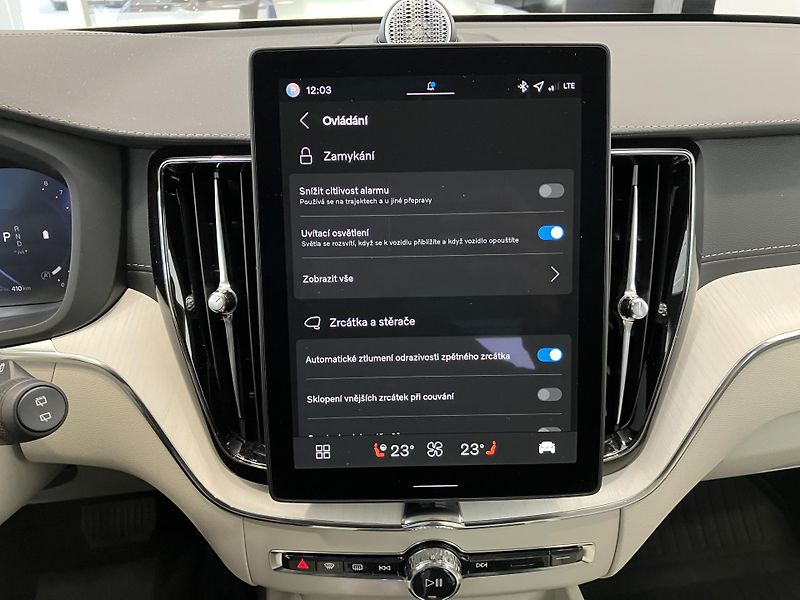 Volvo XC60 B5 AWD Ultra Bright-REZERVACE - fotka 37 z 53