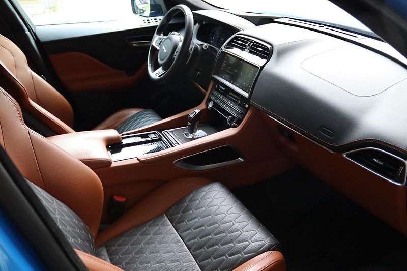 Jaguar F-Pace SVR 5.0 V8 AWD 405kW DPH - fotka 44 z 50