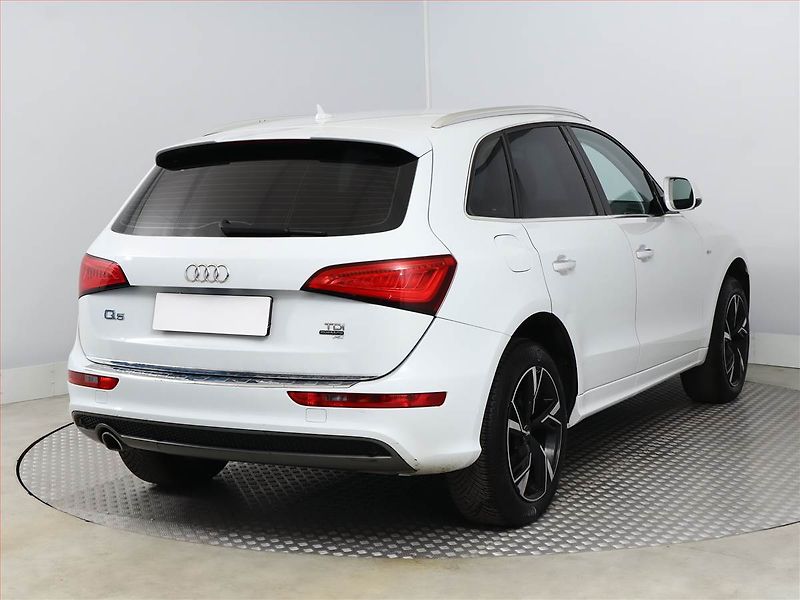 Audi Q5 (2017) 2.0 TDI, 4X4, Automat, Kůže - fotka 5 z 20