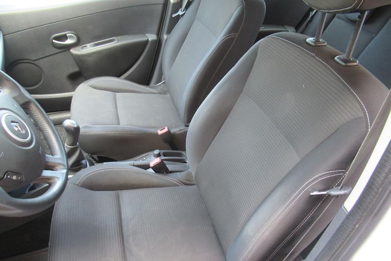 Renault Clio 1.2i KLIMA TAŽNÉ - fotka 14 z 19