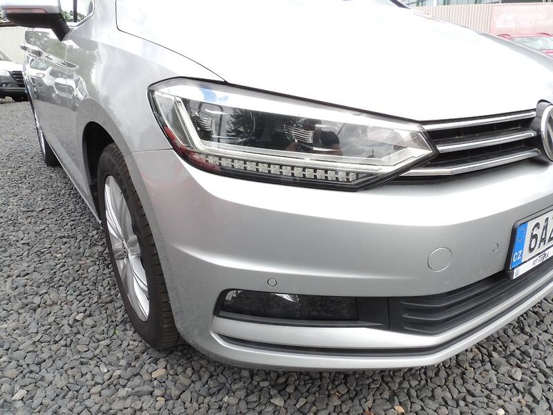 Volkswagen Touran (2018) 1.4TSi,110kw,7míst,Top výbava, - fotka 43 z 55