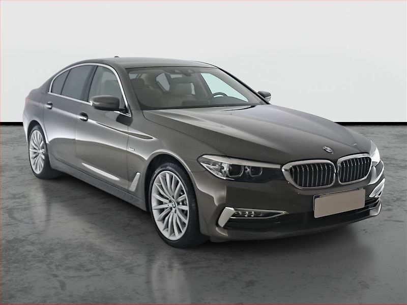 BMW Řada 5 (2018) Luxury Line 530i xDrive - fotka 1 z 19