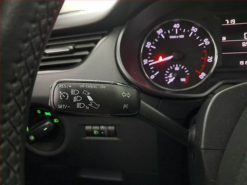Škoda Octavia (2013) 1.2 TSI, Tempomat - fotka 16 z 17