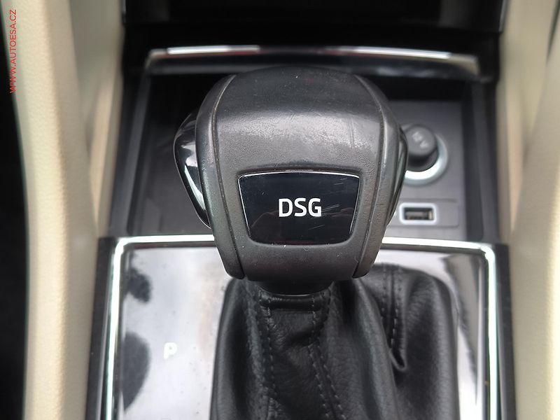 Škoda Karoq (2018) 1.5 TSi, Style, DSG, panor - fotka 17 z 26