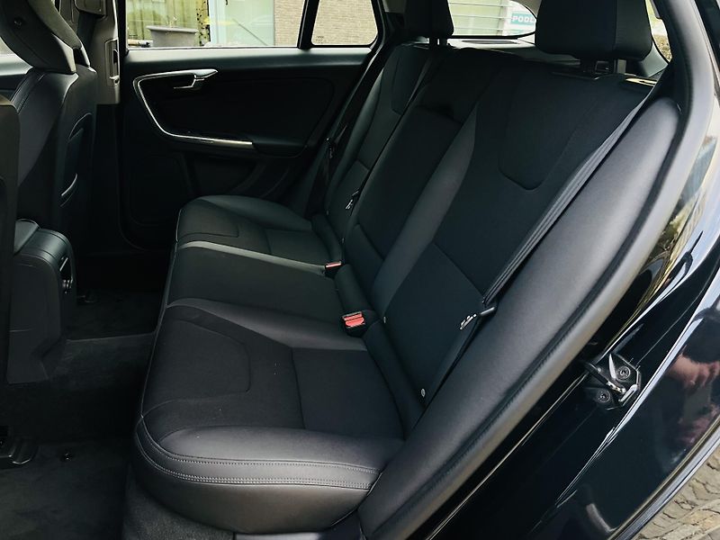 Volvo V60 2.4D5 MANUÁL VÝHŘEV SERVISKA - fotka 30 z 44