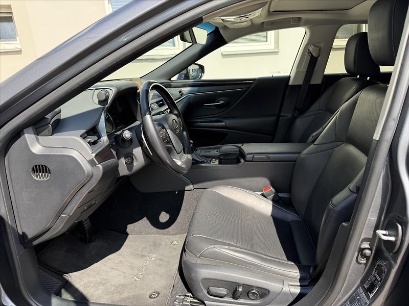 Lexus ES 300h 2,5 BUSINESS EDITION  ES - fotka 9 z 21