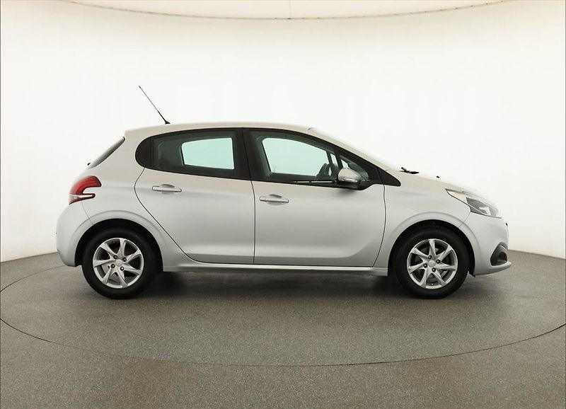 Peugeot 208 (2016) 1.2 PureTech, Serv.kniha - fotka 6 z 16