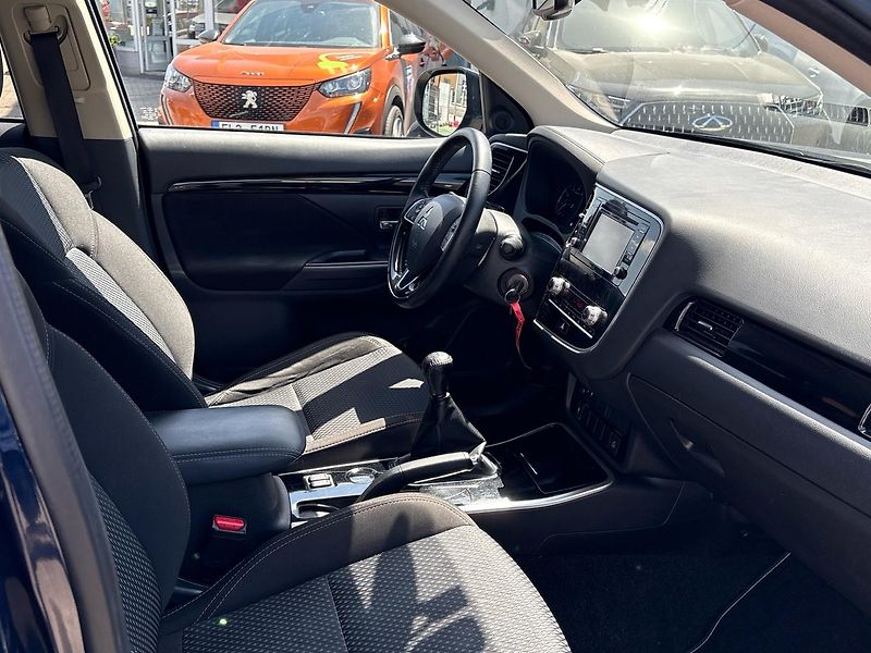 Mitsubishi Outlander (2021)  INTENSE 2.0 MIVEC 5MT 2WD - fotka 13 z 20