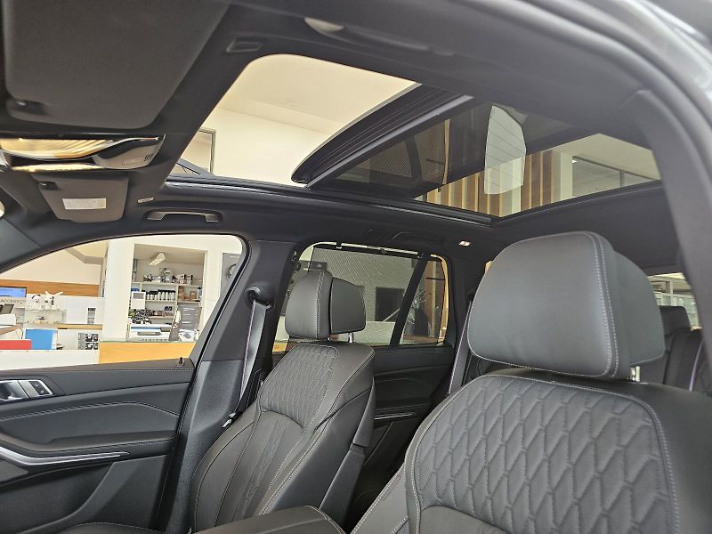 BMW X5 xDrive30d - fotka 15 z 38