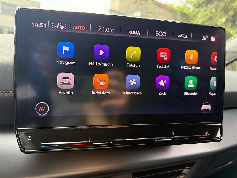 Cupra Born 62 kWh / HUD / FULL LED - fotka 20 z 40