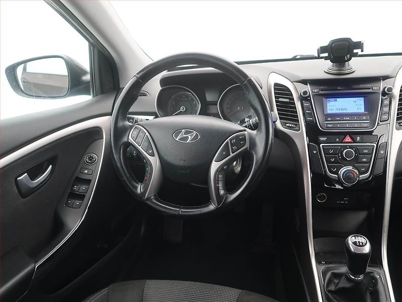 Hyundai i30 (2017) Trikolor Plus 1.6 GDI - fotka 7 z 15