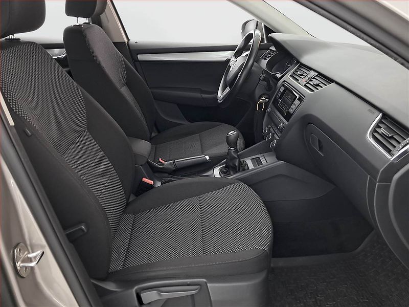 Škoda Octavia (2016) Ambition 1.6 TDI, Tempomat - fotka 9 z 15