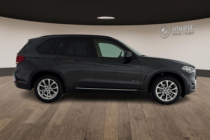 BMW X5 xDrive30d - fotka 2 z 26
