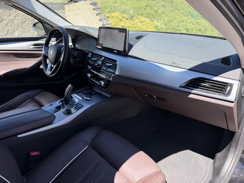 BMW Řada 5 Kombi 530e xDRIVE eDRIVE HEAD - fotka 15 z 20