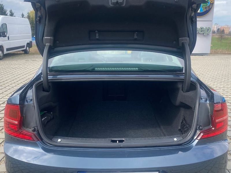 Volvo S90 (2018) 2,0 D4 Inscription-aut.(140kW) - fotka 9 z 27