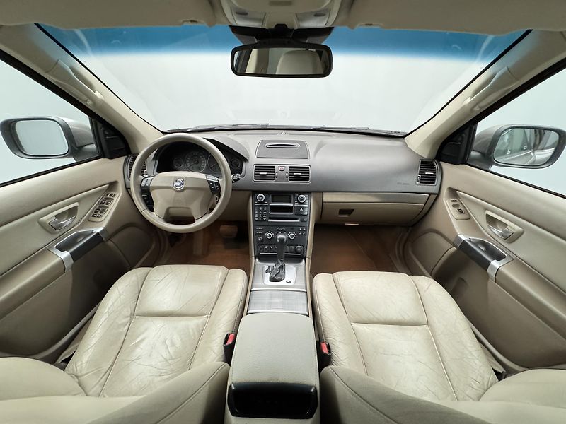 Volvo XC90 D5 AWD SUMMUM AUT CZ  - fotka 2 z 41