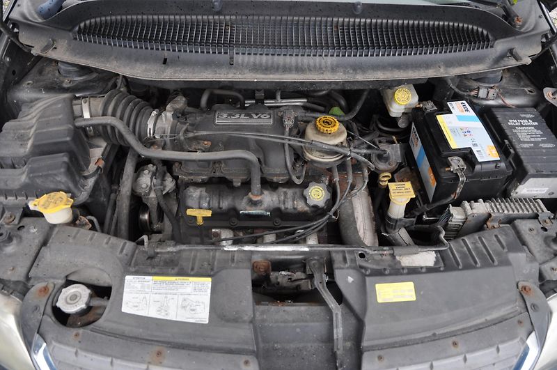 Chrysler Grand Voyager 3.3i 128kW Automat LIMITED - fotka 12 z 18