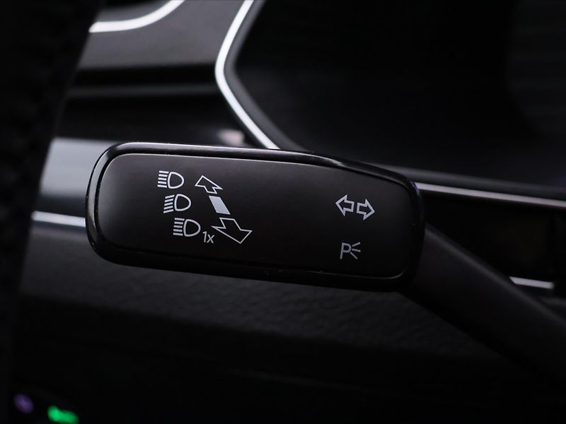 Škoda Superb 2,0 TDI DSG L&K DPH CZ - fotka 20 z 45