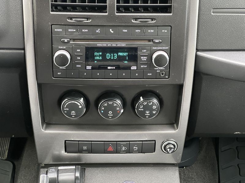 Jeep Cherokee 2.8CRD MANUÁL 6.R.ST. KLIMA - fotka 19 z 38