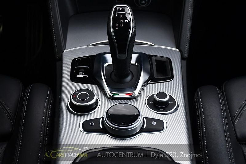 Alfa Romeo Stelvio 2.2 D154kW Veloce AT8-Q4 - fotka 23 z 56