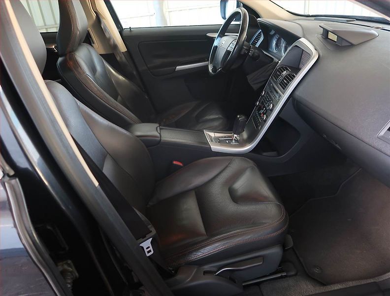 Volvo XC60 (2009) Summum T6, 4X4, Automat - fotka 9 z 21