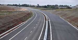 Na hranici Ústeckého a Středočeského kraje se dokončuje 15 kilometrů dálnice D6.