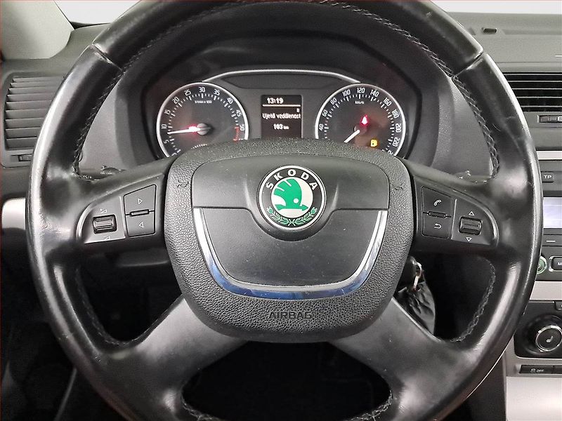 Škoda Octavia (2011) Elegance 1.9 TDI, Tempomat - fotka 17 z 20