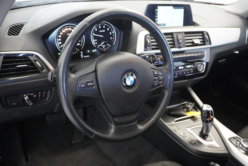 BMW Řada 1 118i 1.5 AUTOMAT - fotka 13 z 27