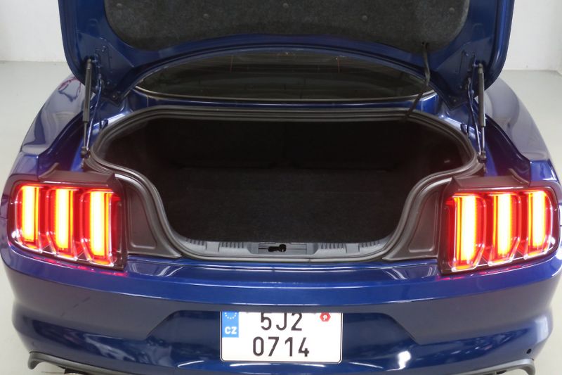 Ford Mustang (2015) 5.0 Ti-VCT V8 GT 50 automat - fotka 43 z 48