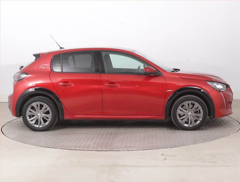 Peugeot 208 (2020) 50 kWh, SoH 95%, Automat - fotka 6 z 18