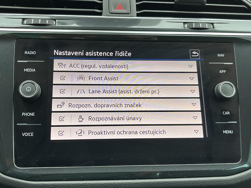 Volkswagen Tiguan 2.0TDi 110kW Elegance - fotka 13 z 30