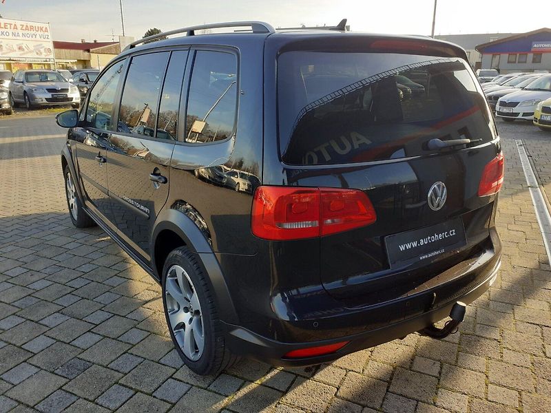 Volkswagen Touran (2011) 2.0 TDi CROSS - fotka 5 z 34