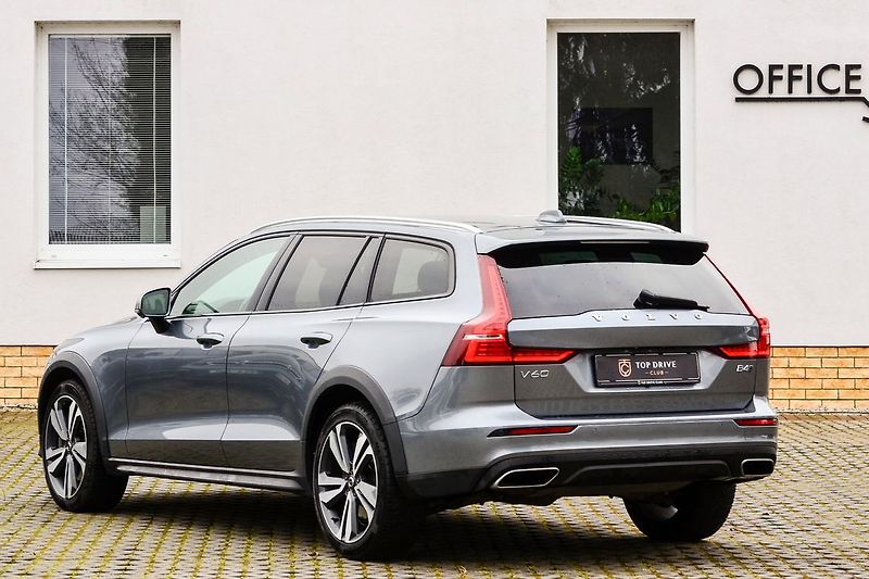 Volvo V60 CC/B4/AWD/Momen/TažZ/H&K/Ihned - fotka 7 z 24