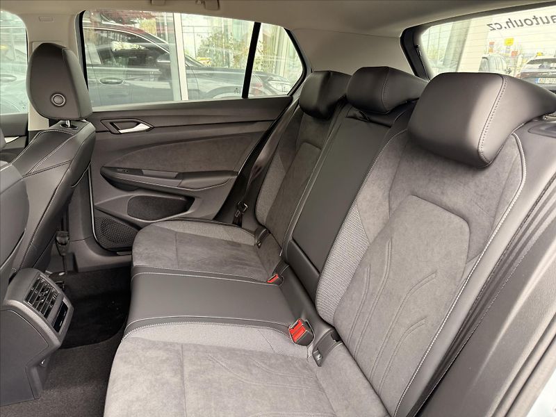 Volkswagen Golf (2025) 1,5 TSI 6G  People - fotka 16 z 16
