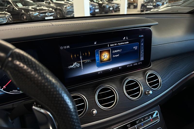 Mercedes-Benz Třídy E (2018) Mercedes-Benz E 53 AMG 4Matic+ - fotka 48 z 52