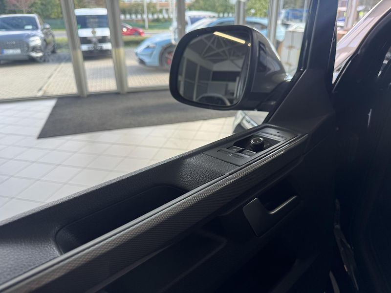Volkswagen Multivan 2,0TDI DSG 4Motion Highline - fotka 9 z 37
