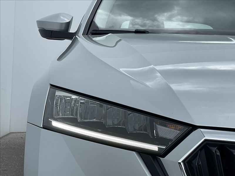 Škoda Octavia 2,0 TDI Combi Ambition Plus - fotka 21 z 23