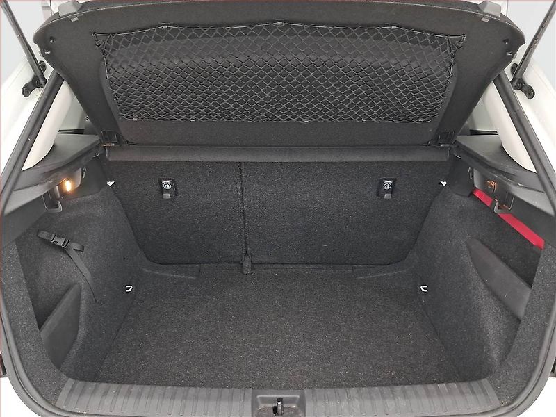 Škoda Kamiq (2020) 1.6 TDI, Navi, Tempomat - fotka 14 z 20