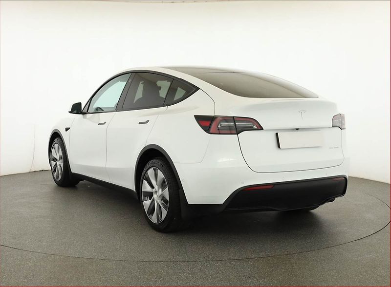 Tesla Model Y (2022) Long Range AWD 79kWh, SoH 91% - fotka 4 z 19